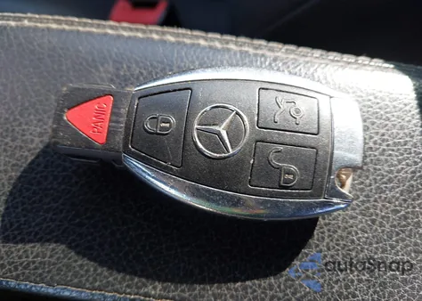 2015 Mercedes-Benz Glk 350 4Matic z USA, uszkodzony, nr VIN WDCGG8JB2FG441485